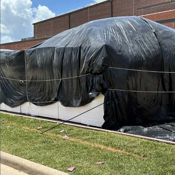 lona preta grossa utilizada para proteção