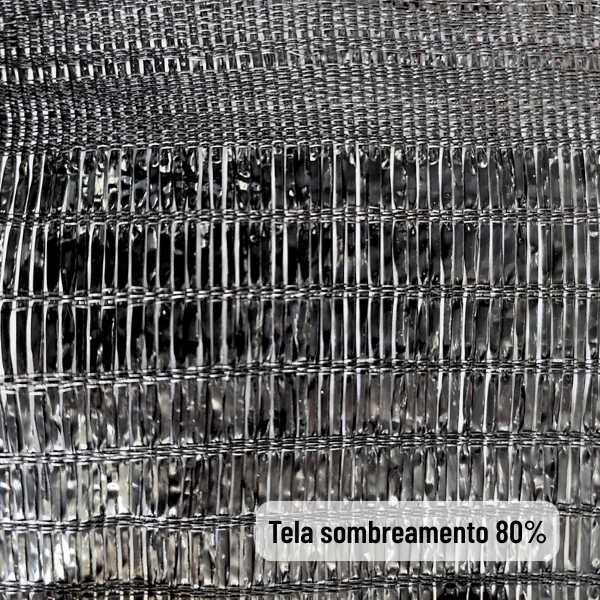 Tela de sombreamento prata 80% com acabamento refletivo e alta densidade de fios, indicada para redução de calor e luminosidade.