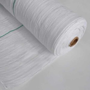 Rolo de tela ráfia de solo branca para cobertura e proteção do solo em aplicações agrícolas e industriais